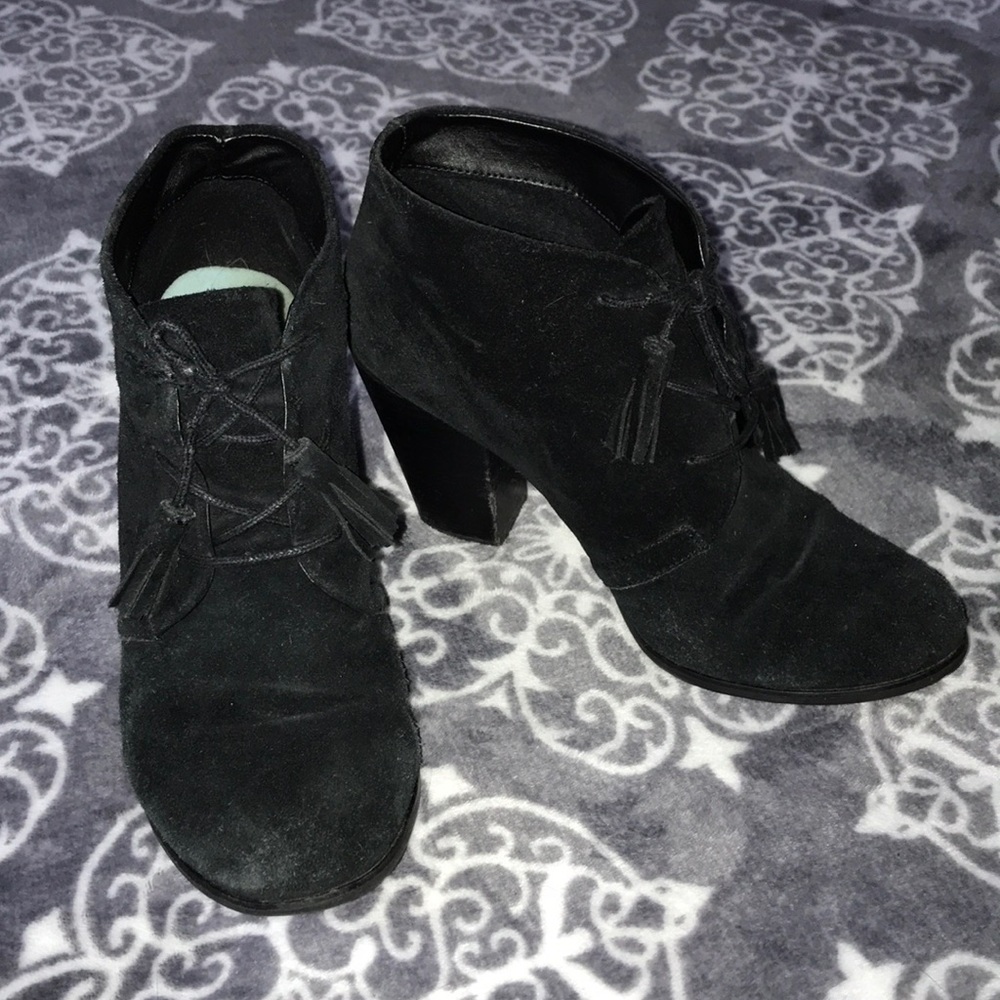 Women’s 9.5 faux suede black lace up boots